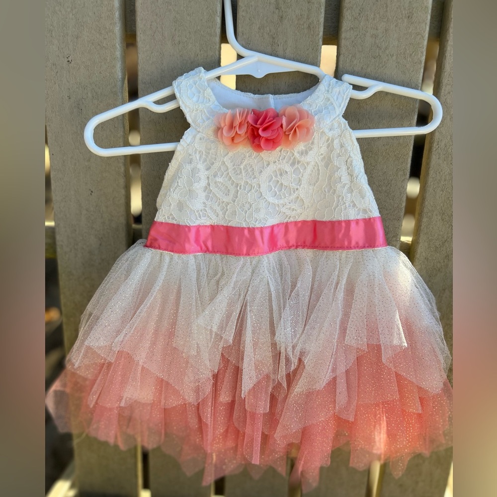 Gently used 6/9M dress